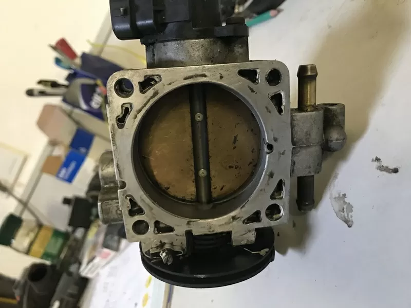 Бу дроссельная  заслонка Renault,  1.8,  2.0,  моноинжектор 7700871215,   