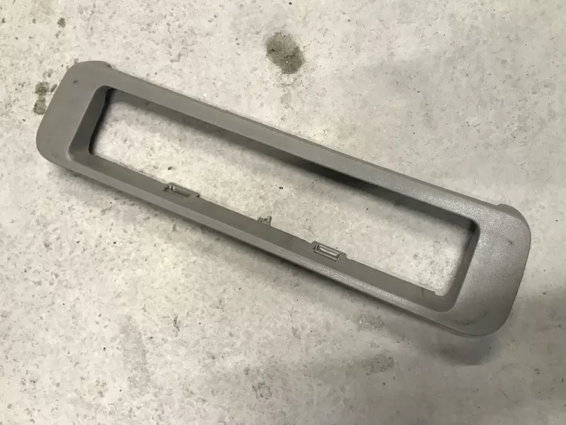 Бу рамка бардачка под сиденье Renault Scenic 2 ,  8200223829