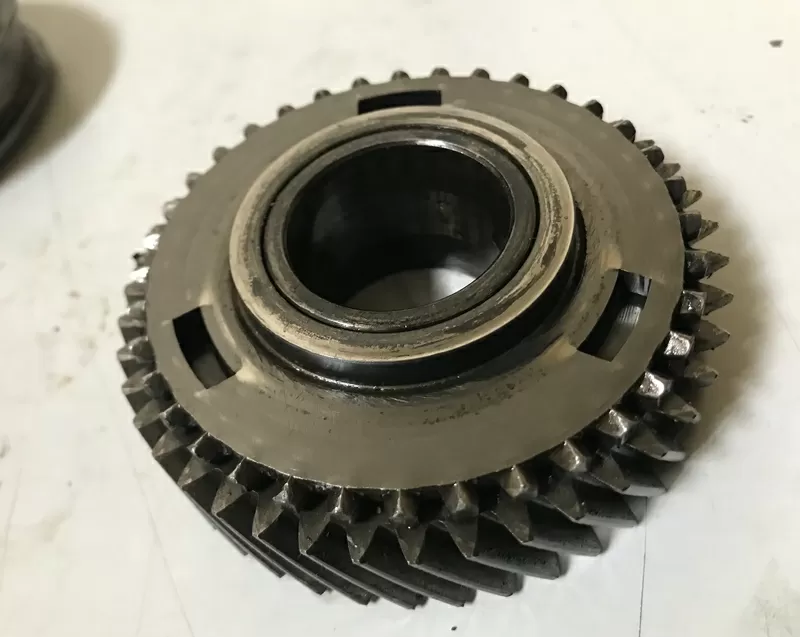 Бу шестерня 2-й передачи КПП ведомая 43 зуба 8200641095 Renault Laguna Megane Kangoo