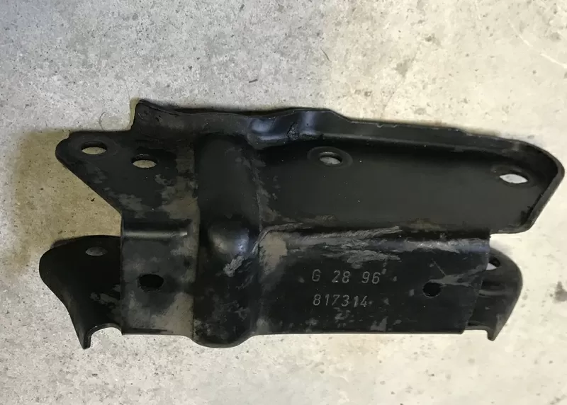 Бу кронштейн крепления КПП Renault Laguna 1,  Espace 3,  2.0i 7700817314