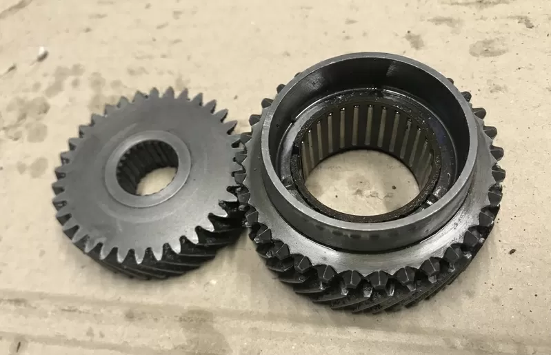 Бу шестерни 5-й передачи оригинал Chery Amulet A11-3AD015311159AA ,  A11-3AD015311361AA