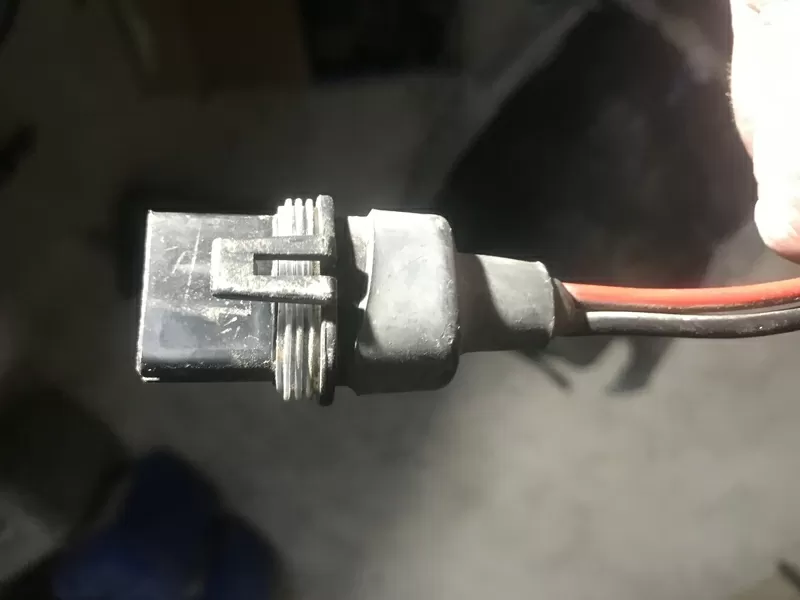 Бу разъём фишка вентилятора радиатора 2 pin герметичная Renault Laguna 1.