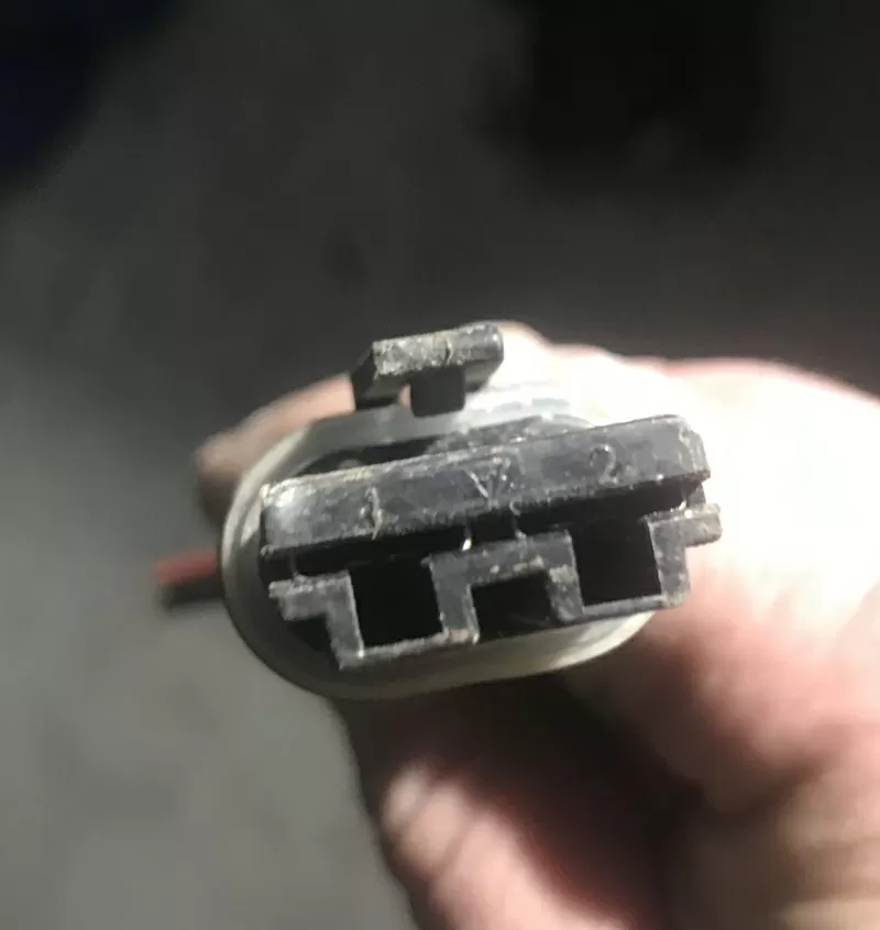 Бу разъём фишка вентилятора радиатора 2 pin герметичная Renault Laguna 1. 2