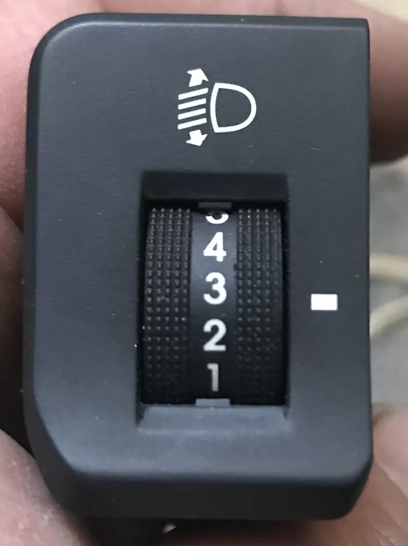 Бу кнопка корректора фар Kia Rio 3,  211000245,  751000080