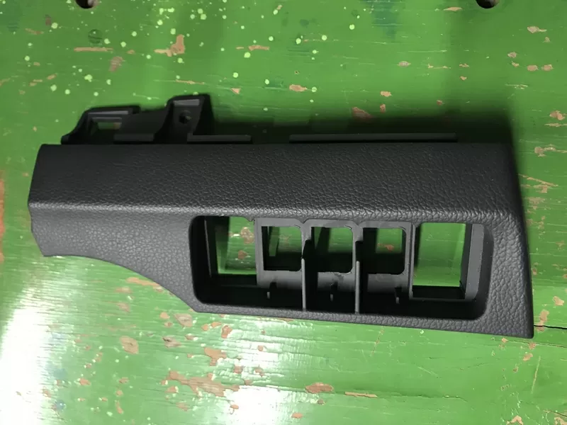 Бу накладка под блок кнопок Hyundai / Kia 93310-4Y000,  299121220