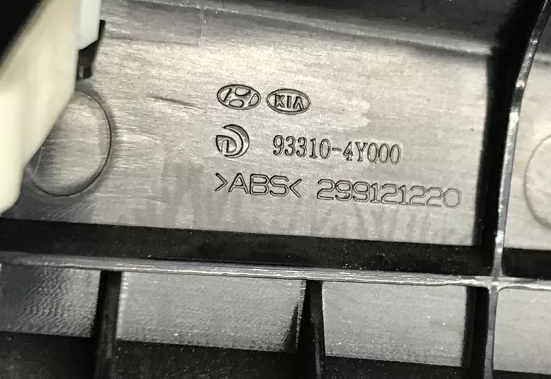Бу накладка под блок кнопок Hyundai / Kia 93310-4Y000,  299121220 3