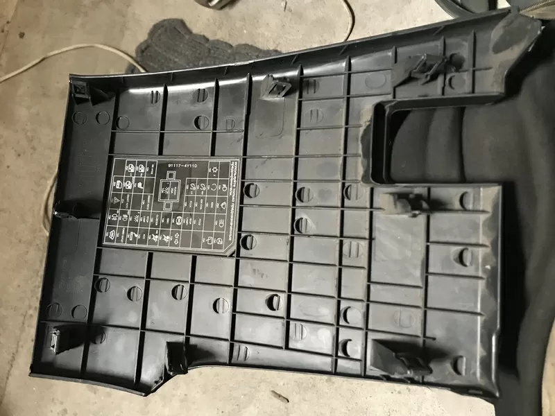 Бу крышка блока предохранителей Kia Rio 3,  84755-4Y000 2