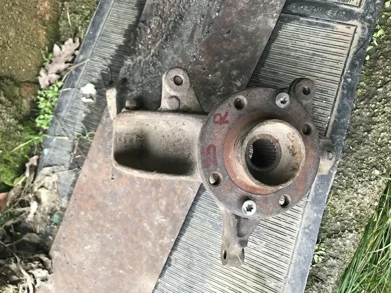 Бу поворотный кулак с ступицей правый 25 шлицов Renault 8200297033 Megane Scenic 2