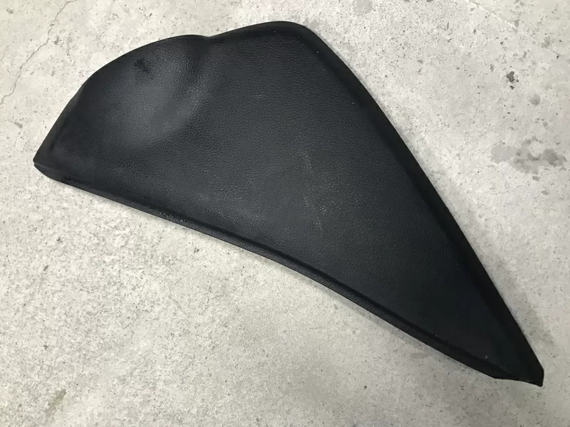 Бу накладка торпедо левая Kia Rio 3,  84715-4Y100