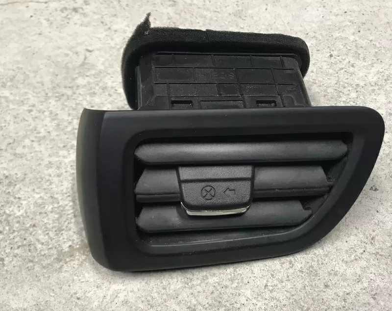 Бу дефлектор воздушный левый наружный Kia Rio 3