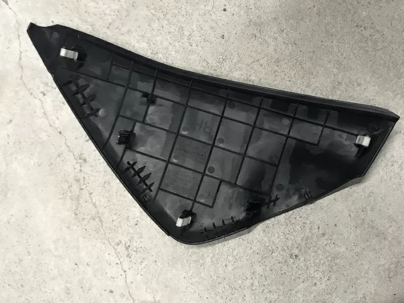 Бу накладка торпедо правая Kia Rio 3,  84725-4Y100 2