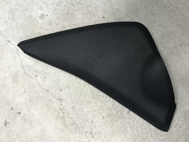 Бу накладка торпедо правая Kia Rio 3,  84725-4Y100