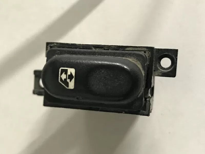 Бу кнопка стеклоподъемника 6pin Renault Laguna 1, 7700822678