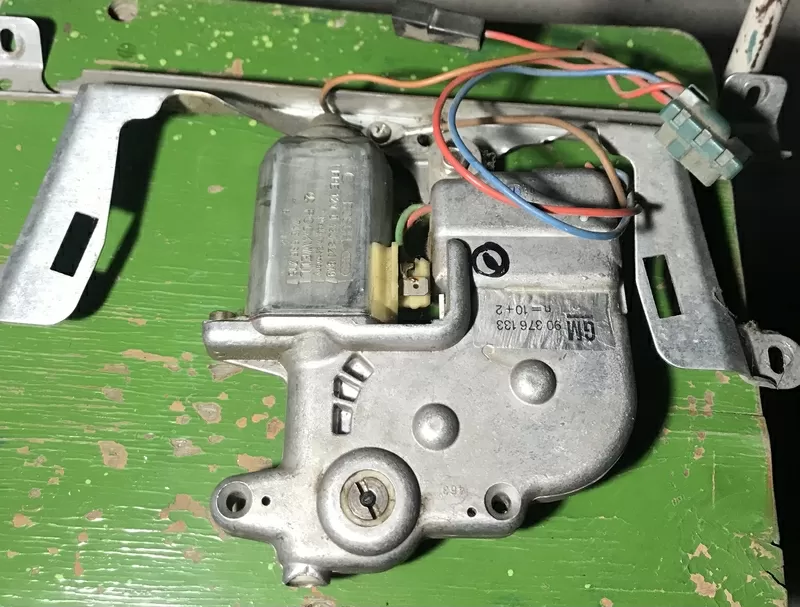 Бу моторчик люка Opel Vectra A, Omega A, Frontera A, 90376133 , 0130821819