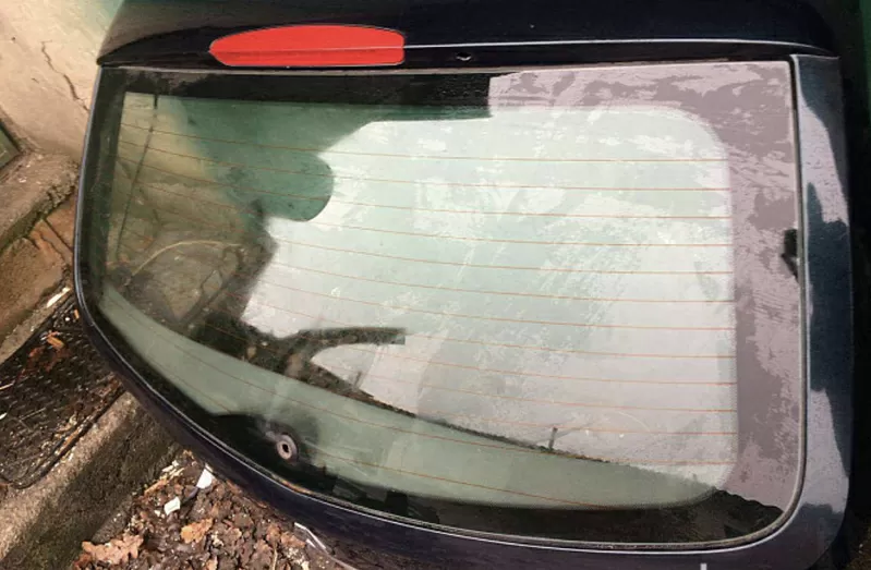 Б/у глухое стекло крышки багажника Renault Laguna 2,  8200002524, 