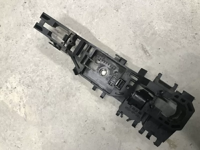 Бу держатель ручки renault scenic ,  megane 2,  8200028463,  передней левой,  задней правой.