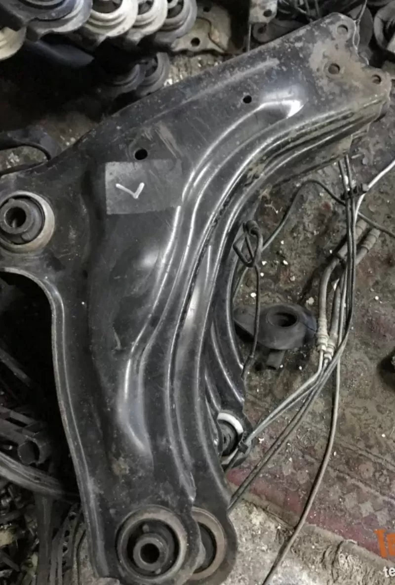 Бу рычаг передней подвески Renault Laguna 2,   8200452715,  545016805R левый.