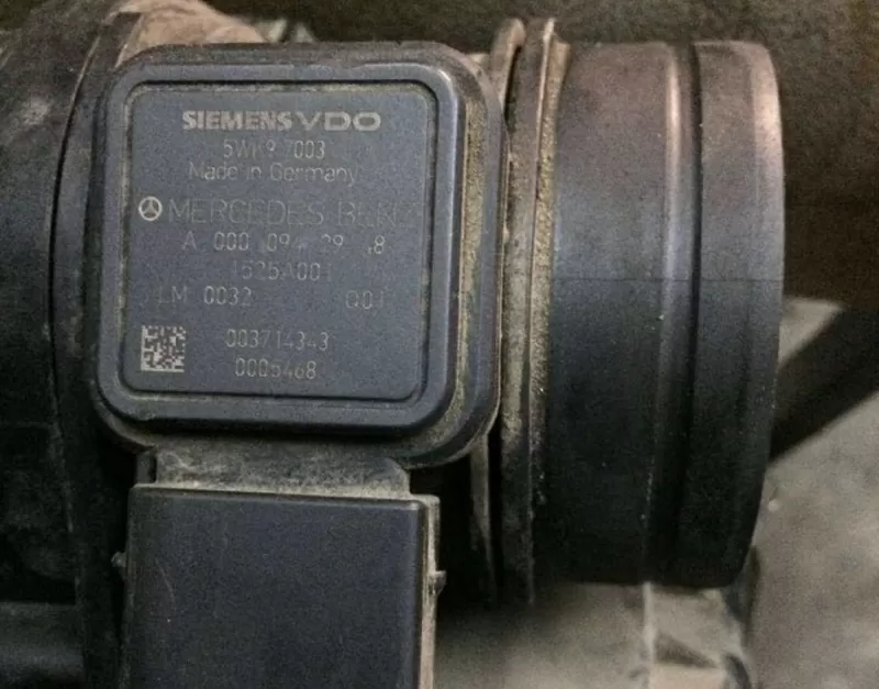 Б/у расходомер воздуха для Mercedes , Smart Forfour,  A0000942948,  5WK9 7003