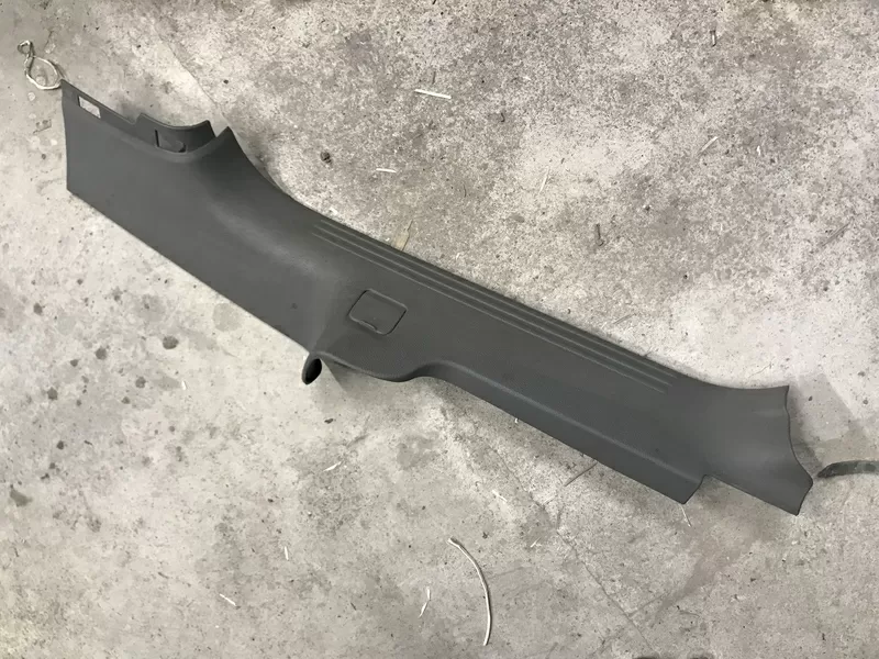 Бу накладка порога внутренняя задняя правая Renault Laguna 2,  8200000258,  8200074590