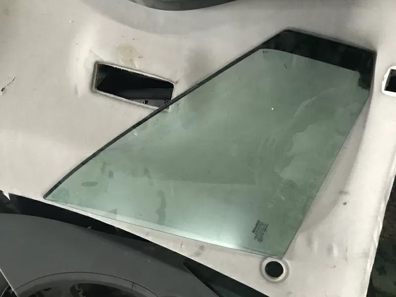 Бу стекло глухое передней правой двери Renault Scenic 2,  8200120907
