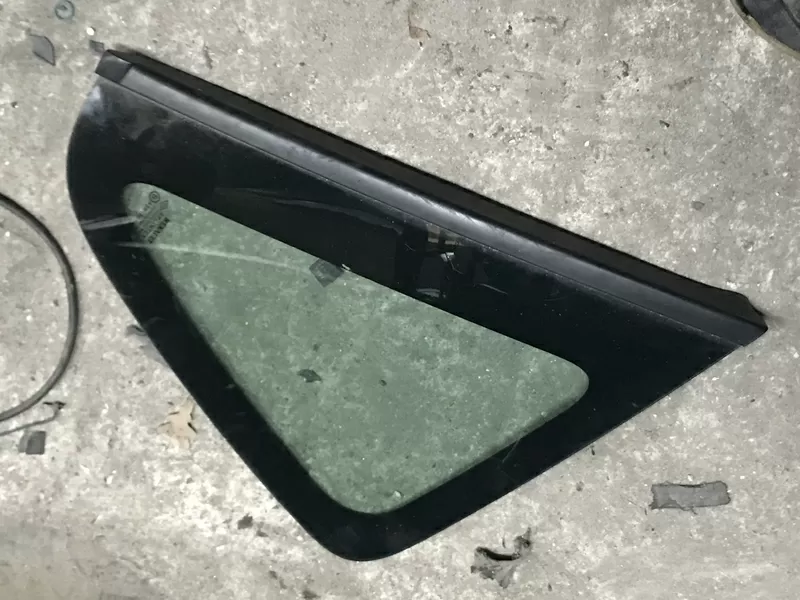Бу стекло Renault Scenic 2,  8200120670,  8200485443 кузовное глухое левое.