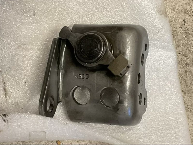 Бу кронштейн задней передачи КПП ND0 Renault Megane Scenic 2,  8200631106,  8200471070