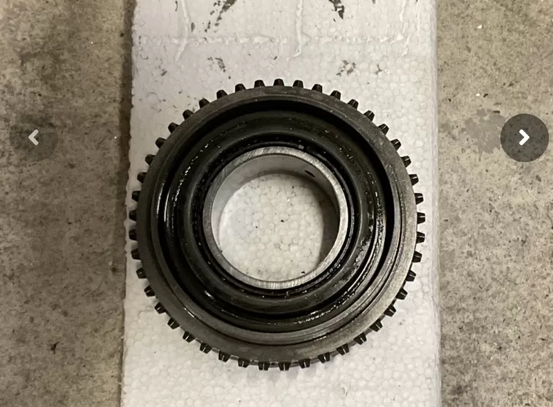 Бу шестерня 4 передачи первичного вала КПП ND0 Renault Nissan 322708H506 38 z.
