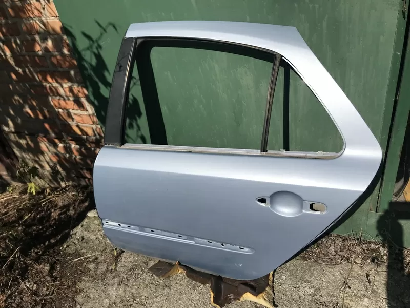 Б/у дверь задняя левая Renault Laguna 2, 7751472439, лифтбэк, КРАШЕННАЯ