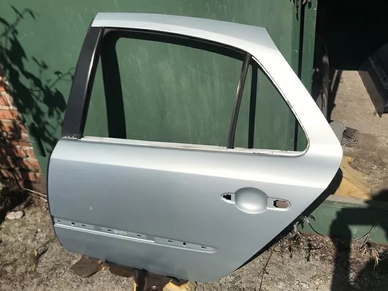 Б/у дверь задняя левая Renault Laguna 2, 7751472439, лифтбэк, цвет TEB64,