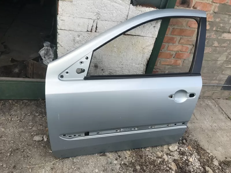 Б/у дверь передняя левая Renault Laguna 2,  7751471658 цвет TEB64