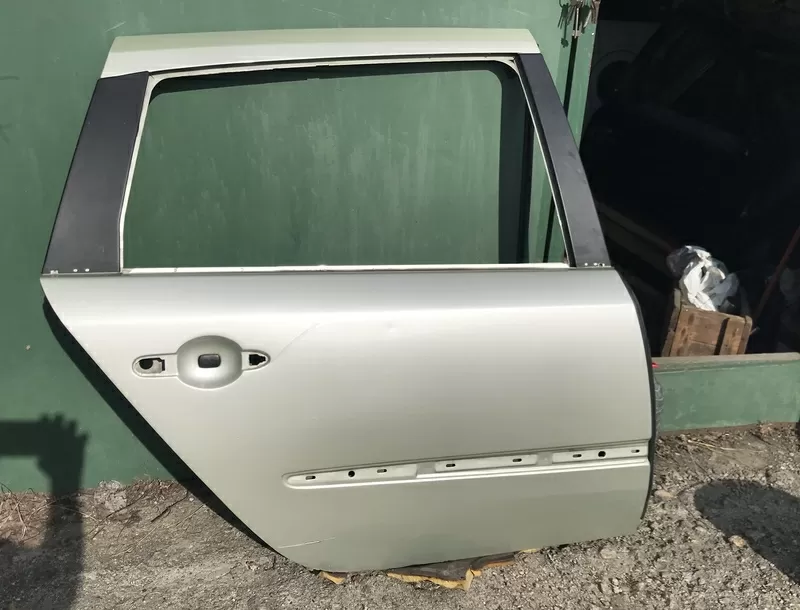 Бу дверь задняя правая Renault Laguna 2 универсал 7751472444 , цвет MV190 есть царапины,