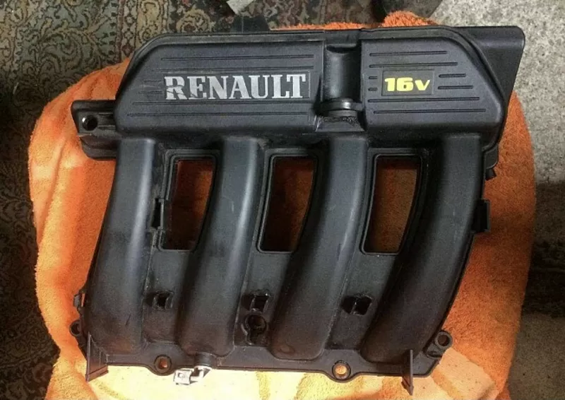 Б/у коллектор впускной Renault Laguna Megane Scenic 1.6i 16v,  8200020647