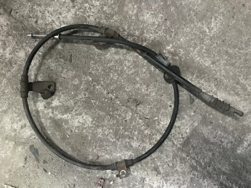Бу трос ручного тормоза задний правый Mitsubishi Colt Smart Forfour A4544200485, MR955260