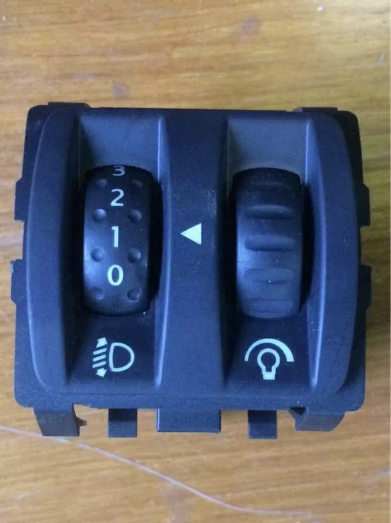 Б/у кнопка Renault Megane 2, Clio 3, 8200095495, яркости приборов, корректора фар,