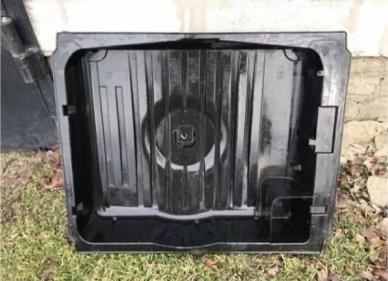Бу поддон запасного колеса Mercedes W168, A1686190008