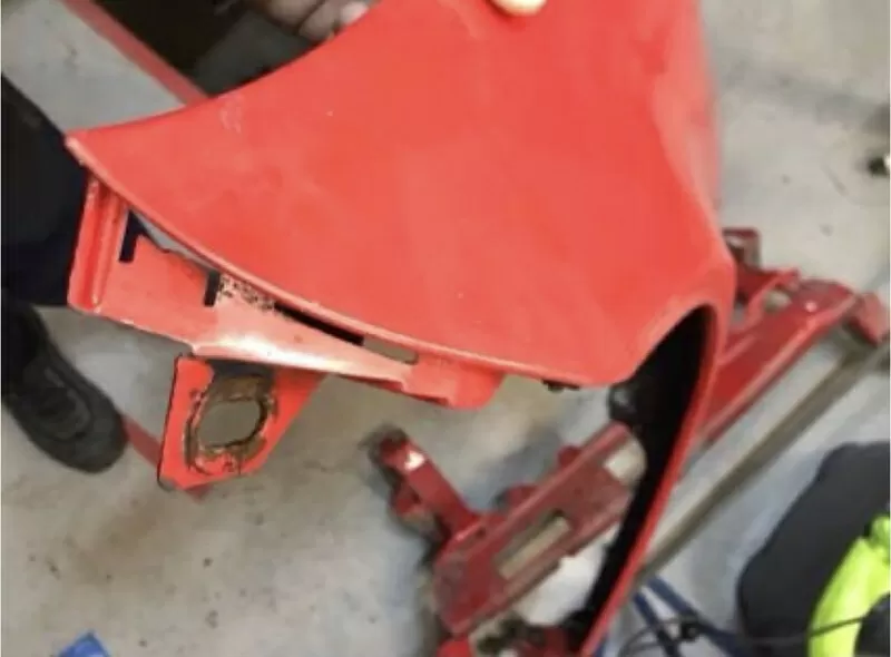 Бу крыло переднее левое Mercedes Benz W168 , A1688800318 2