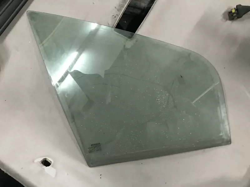 Бу стекло форточка двери передней правой Renault Scenic 1, 7700828359, 8200143305