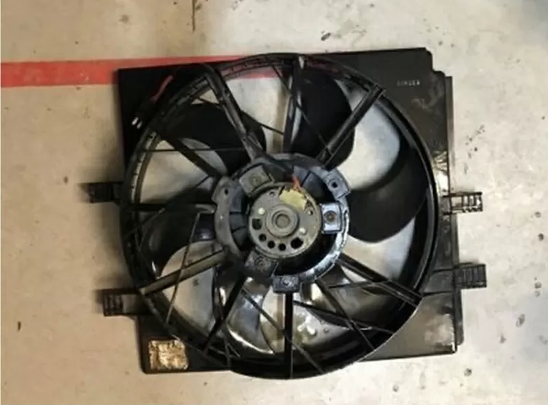 Бу диффузор радиатора в сборе Mercedes Benz W168, A1685050055