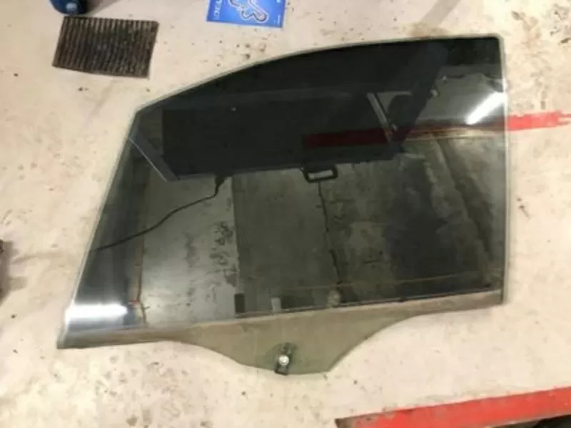 Бу стекло двери Mercedes Benz W168, A1687251110, передней левой.