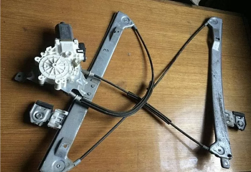 Бу стеклоподъемник передней правой двери Smart Forfour A4547200046.