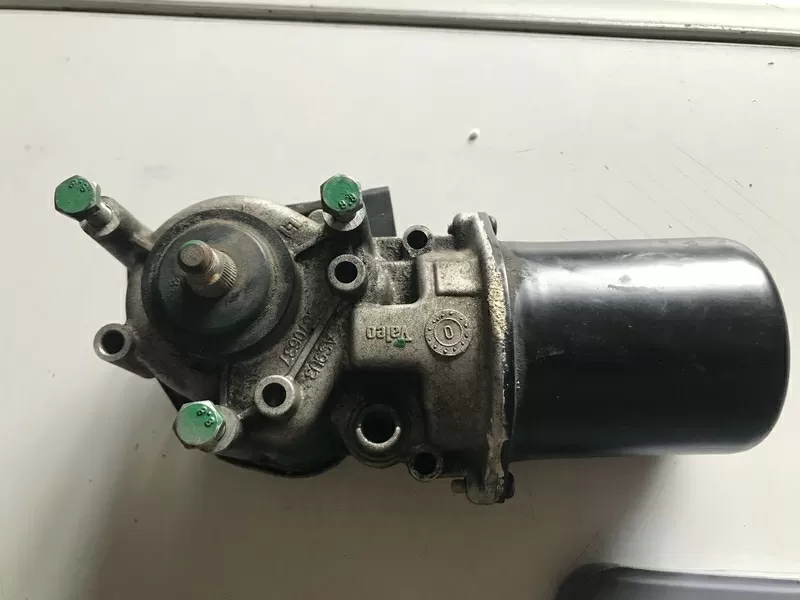 Бу двигатель стеклоочистителя переднего Renault Laguna 2, 7701049045