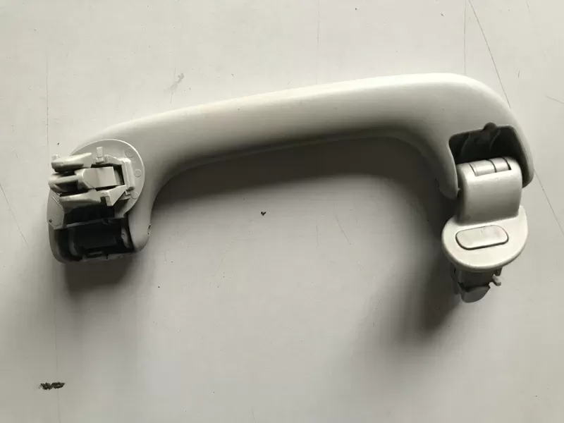 Бу ручка потолка Renault 8200000099 Trafic 2, Laguna 2, Opel Vivaro 2, Nissan Primastar 2 2