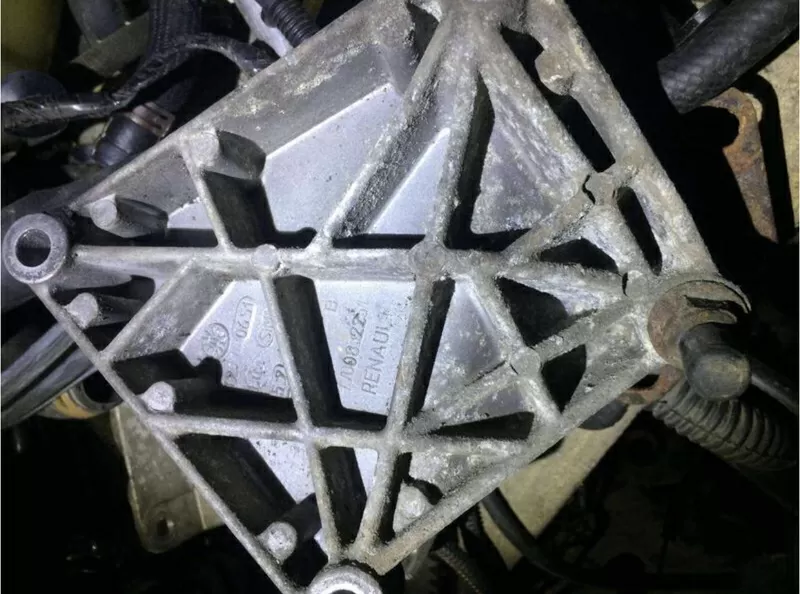 Б/у кронштейн КПП Renault Megane, Scenic, Kangoo, 7700832251, 8200205568