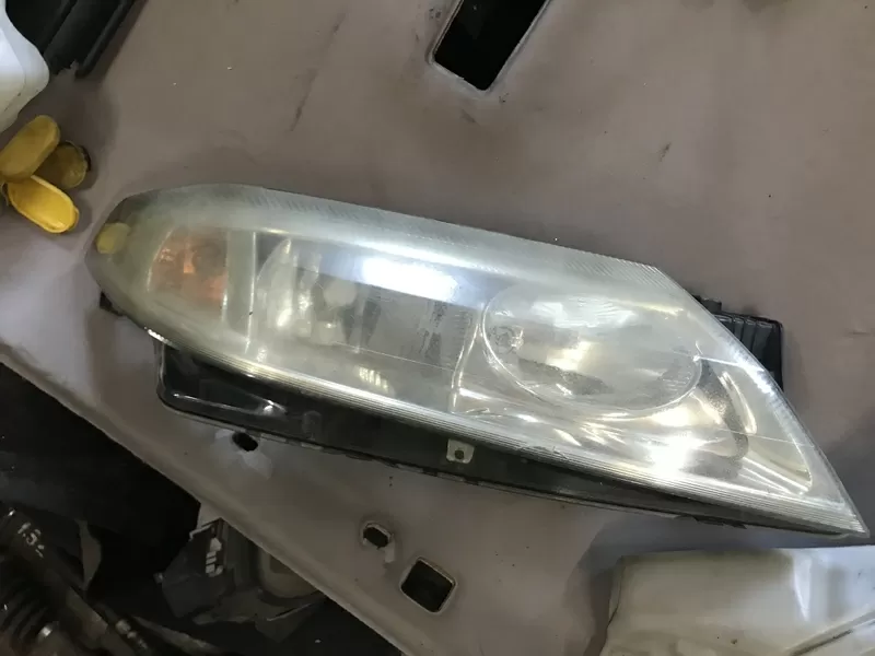 Бу корпус фары правый Renault Laguna 2, 8200002847, дефект-трещинка, крепления все целые