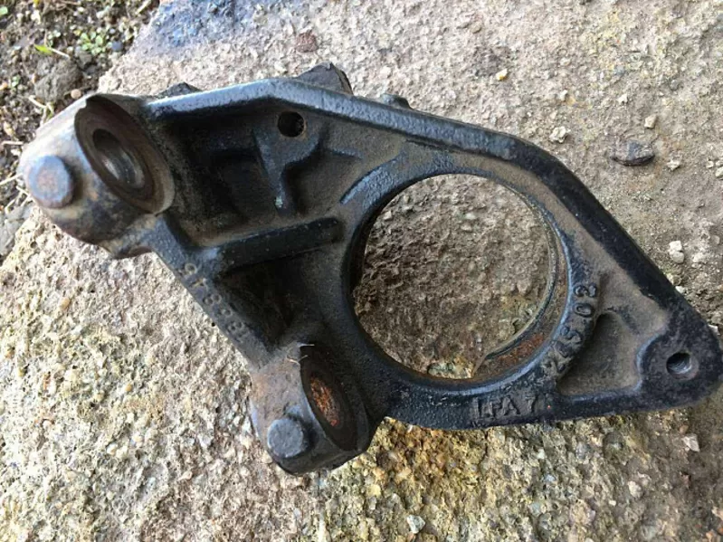 Бу кронштейн подшипника полуоси правой Renault 8200186845, Laguna Megane Scenic 2