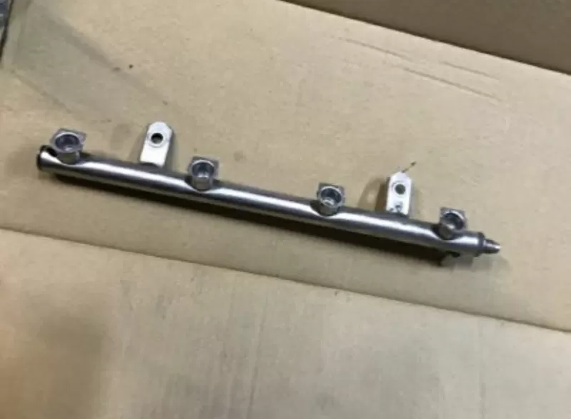 Бу рейка топливная Mercedes Benz W168 0280151036,  96614001,  A1660700495