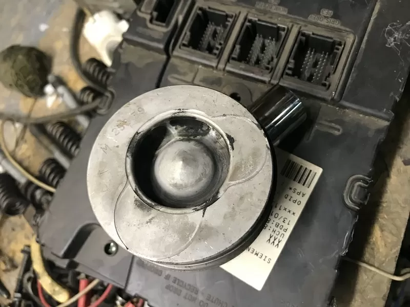 Б/у поршень на двигатель 1.5dci, Renault 7701475354, 120A17699R D26мм пальца, маркировка M, 2