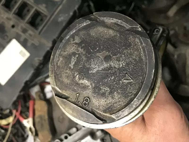 Бу поршень на двигатель Renault 1.8MPI 16V 7700110768 маркировка B 2