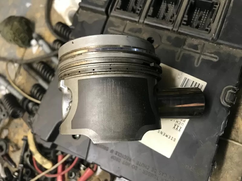 Б/у поршень на двигатель 1.5dci, Renault 7701475354, 120A17699R D26мм пальца, маркировка M,