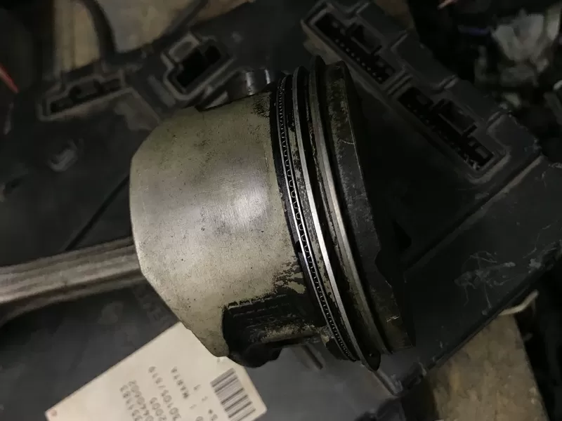 Бу поршень на двигатель Renault 1.8MPI 16V 7700110768 маркировка B